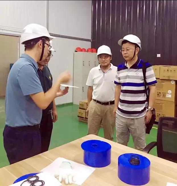 中石油西南油氣田分公司、中石油川慶鉆探公司、長(zhǎng)江大學(xué)領(lǐng)導(dǎo)和專(zhuān)家來(lái)我司考察調(diào)研