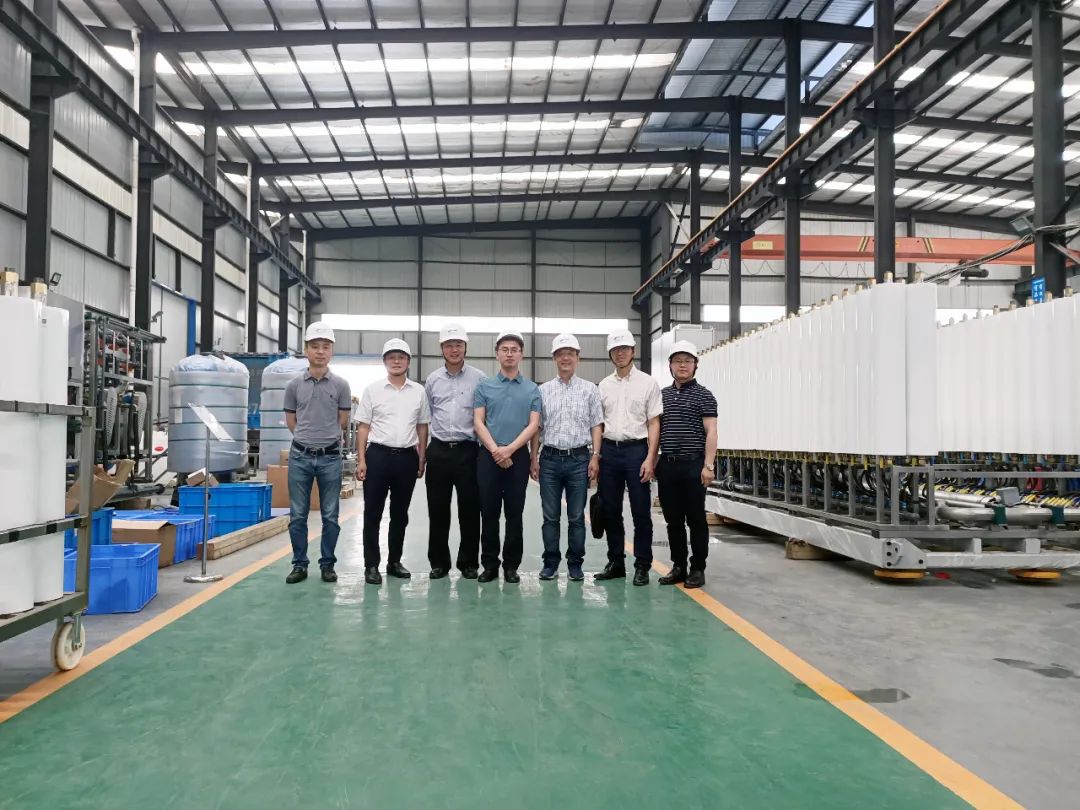 上海水合環(huán)境工程有限公司領(lǐng)導(dǎo)蒞臨碩特環(huán)?？疾旖涣?/></div>
      <div   id=