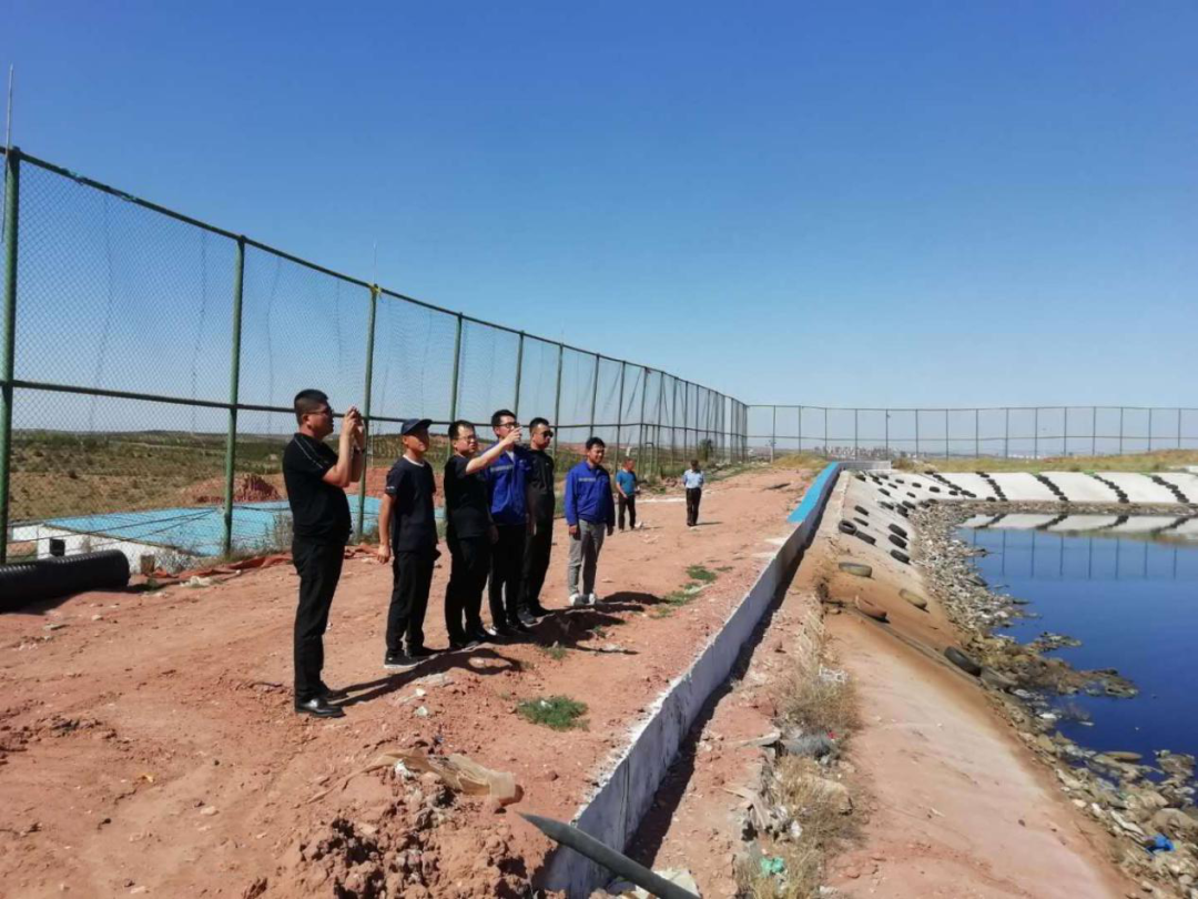 內(nèi)蒙環(huán)投呂總陪同康巴什區(qū)公用局局長(zhǎng)及環(huán)保局各領(lǐng)導(dǎo)蒞臨碩特環(huán)?？蛋褪矃^(qū)項(xiàng)目現(xiàn)場(chǎng)考察
