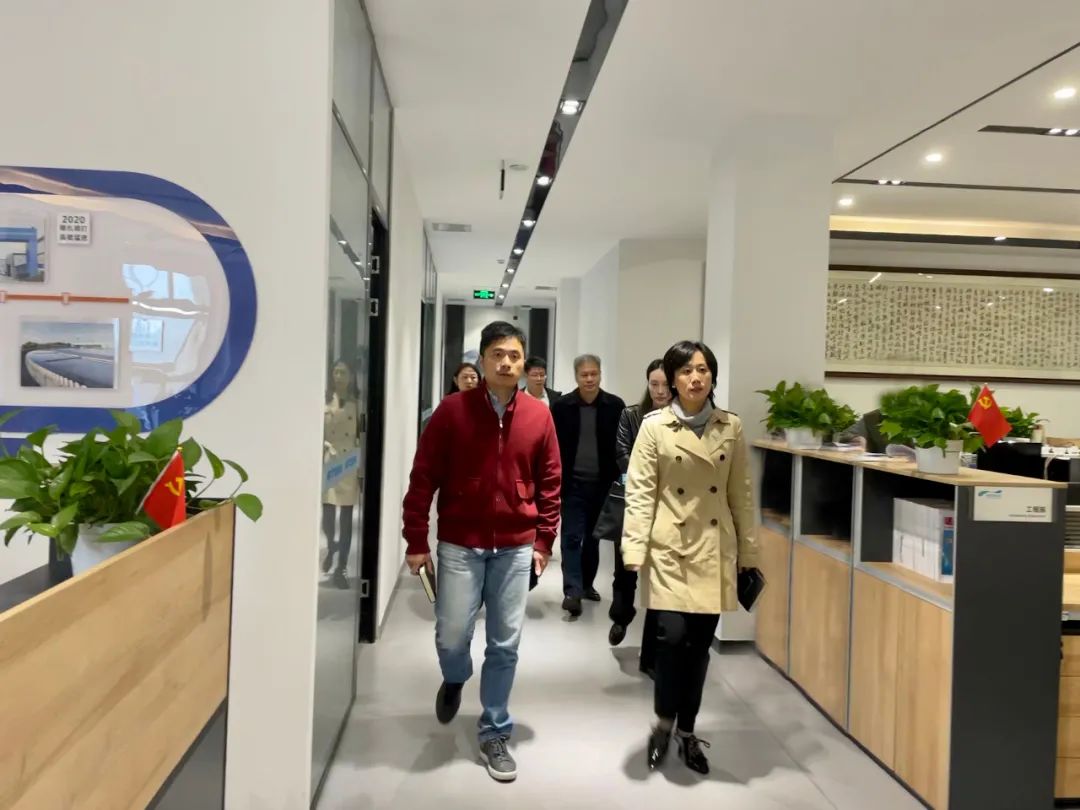 成都新經(jīng)濟發(fā)展委員會領(lǐng)導一行蒞臨碩特科技調(diào)研指導工作