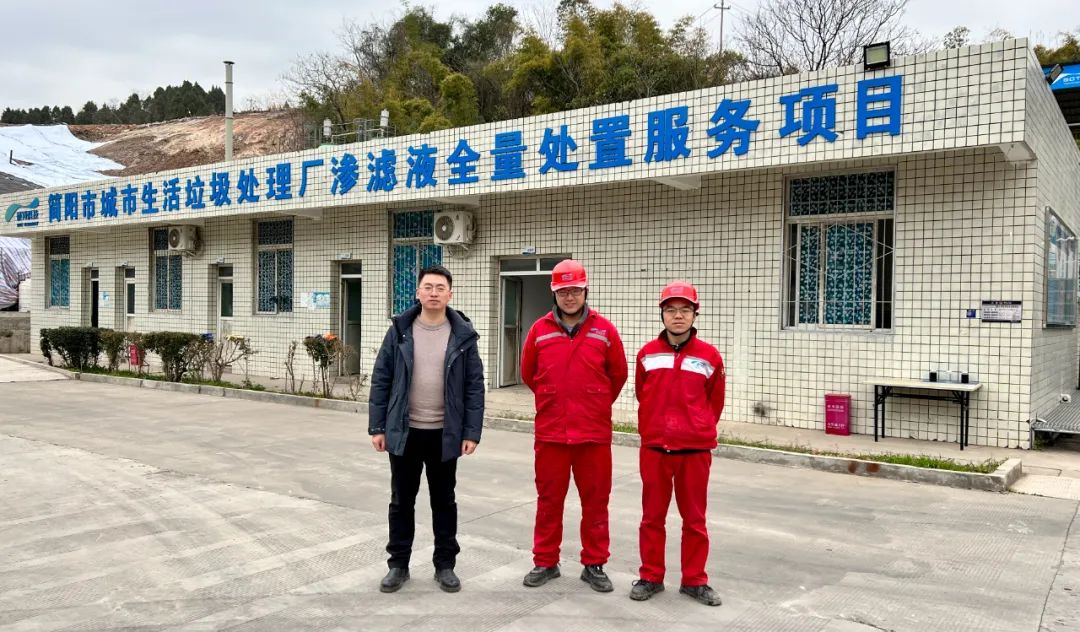 穿上“紅裝”，為平安站崗